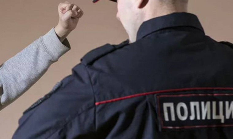 Житель Екатериновки осужден за оскорбление и применение насилия в отношении сотрудника правоохранительных органов. Житель Екатериновки осужден за оскорбление и применение насилия в отношении сотрудника правоохранительных органов.